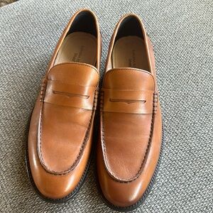 Banana Republic brown men’s leather oxfords.